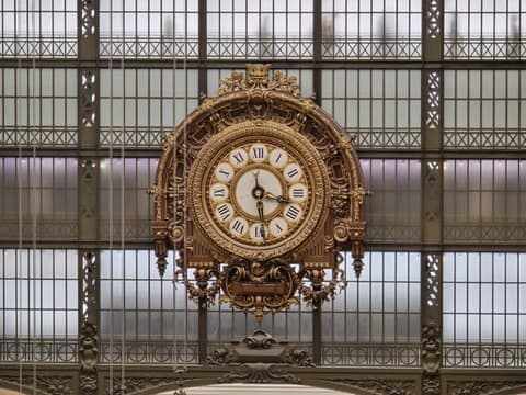 The gilded clock and its frame